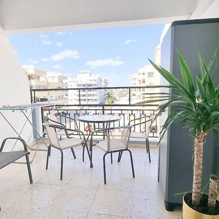 Modern Retreat: 2Br Stylish Apt With Comfy Rooms! Smart Tv With 200Mbps Internet Lárnaca Exterior foto