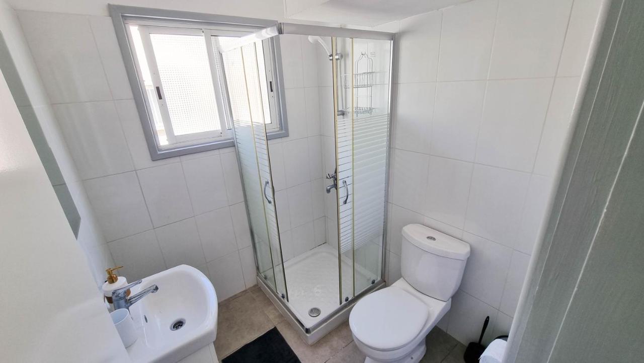 Modern Retreat: 2Br Stylish Apt With Comfy Rooms! Smart Tv With 200Mbps Internet Lárnaca Exterior foto